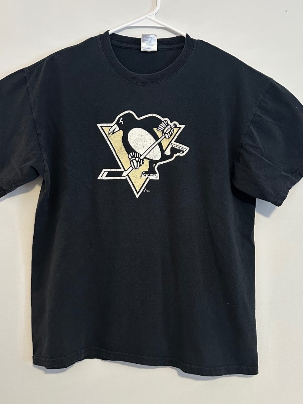 Pittsburgh Penguins NHL Logo T-Shirt Black Distressed Graphic Tee Mens Size L